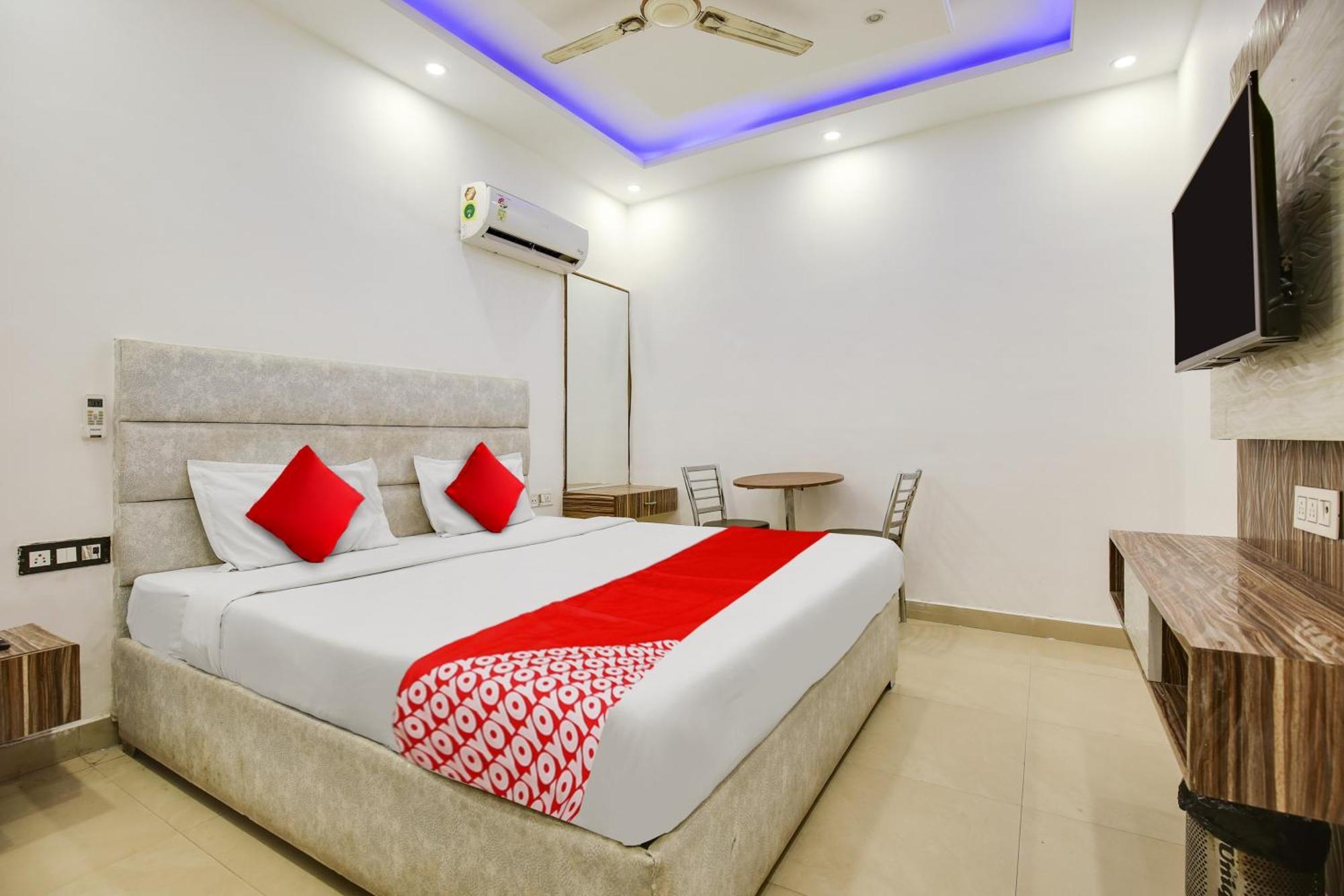 Hotel O Av Continental Zirakpur Exteriör bild
